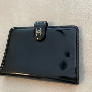 CHANEL
Black Patent Leather Small Agenda/Notebook Cover